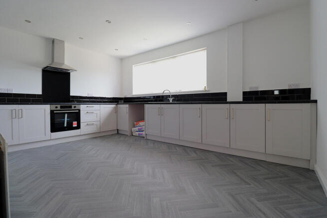 3 bed Semi-Detached for sale Image 6