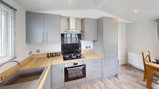 2 bed Chalet for sale Image 5