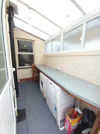 PORCH/UTILITY ROOM 