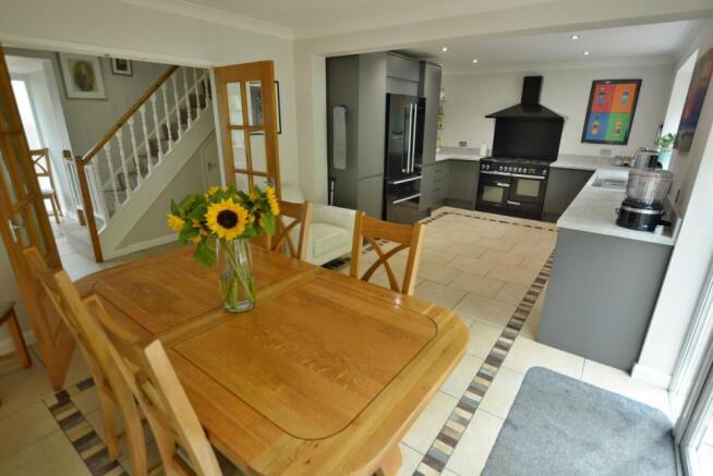 Heath Close, Colehill, Dorset, BH21 2LP photo 4