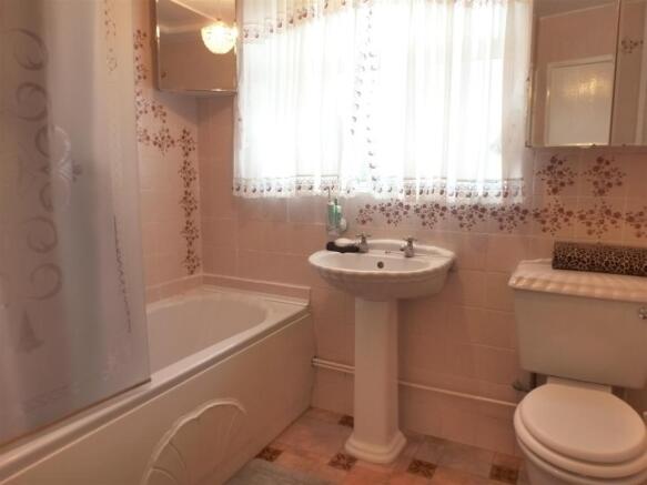 BATHROOM/WC