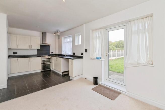 Hooks Hall Drive, Dagenham photo 2