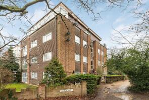 3, 27 Ridgeway Court, The Ridgeway, London E4 6QN