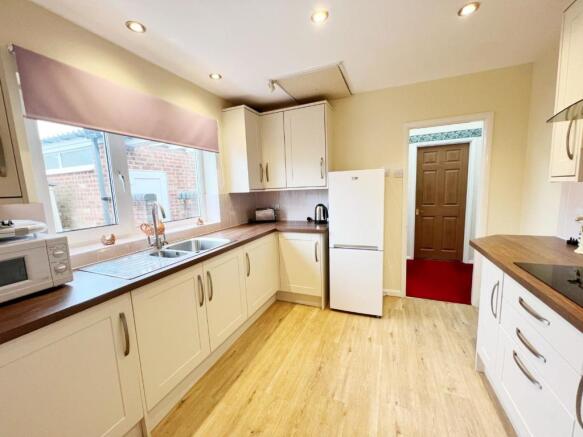 Kitchen pic 3.jpg
