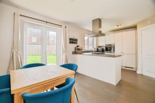 4 bed Detached for sale Image 4