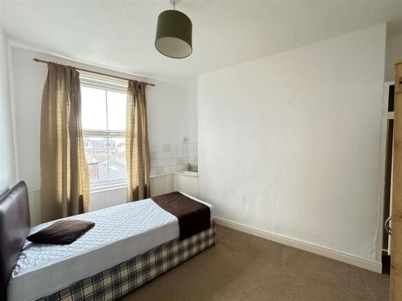 8 bed House of Multiple Occupation for sale Image 8