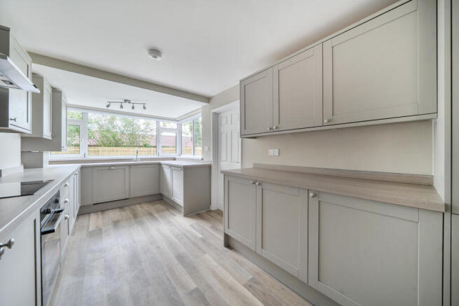4 bed Detached to rent Image 4