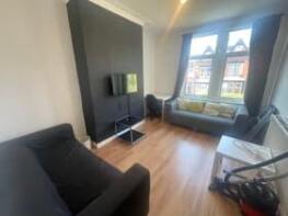 8, Estcourt Terrace, Headingley, Leeds LS6 3EX