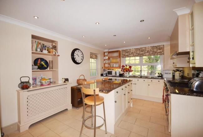 KITCHEN1.JPG