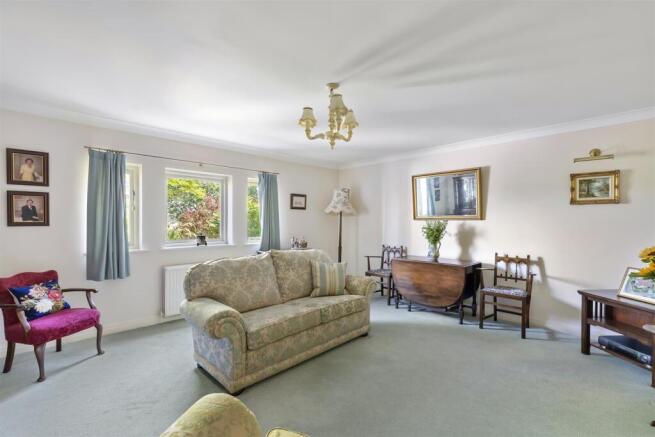4 bed Detached Bungalow for sale Image 4