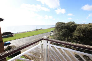 Flat 25, Knightsbridge Court, Connaught Gardens East, Clacton-on-sea CO15 6JB
