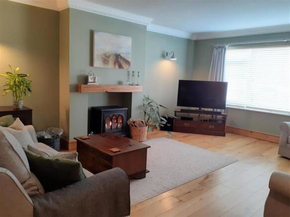 Living Room 2.jpg