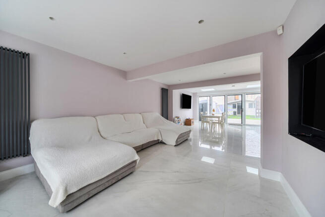 1369641-2-68ef907...