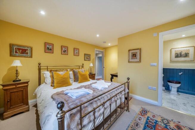 4 bed Detached for sale Image 8