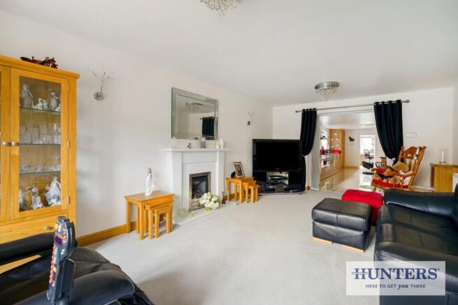 5 bed Detached for sale Image 6