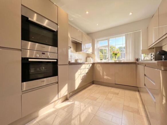 4 bed Semi-Detached for sale Image 7