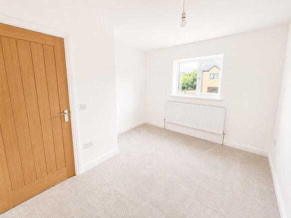 4 bed Detached for sale Image 12