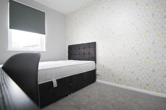 4 bed Flat to rent Image 6