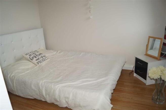 BEDROOM 3 (REAR)