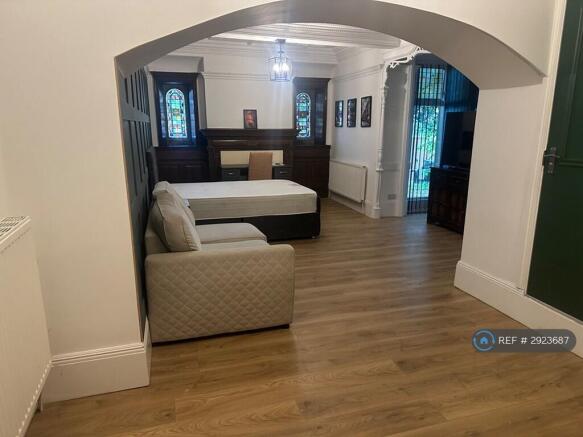 1 bed House Share to rent Image 12