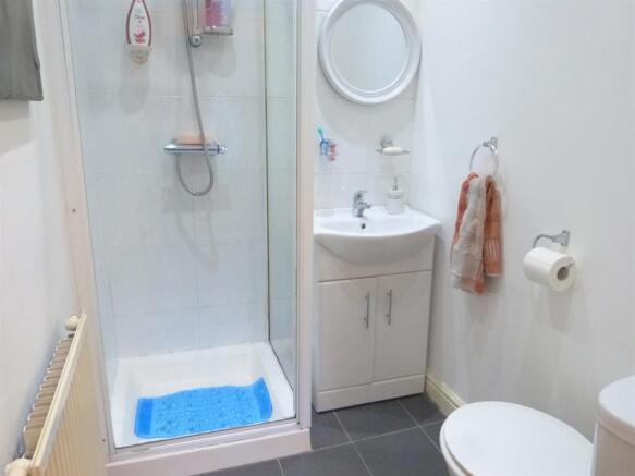 HOUSE SHOWER ROOM