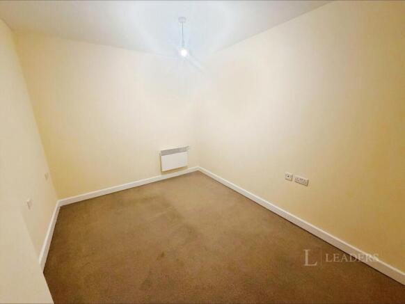 2 bed Flat to rent Image 11