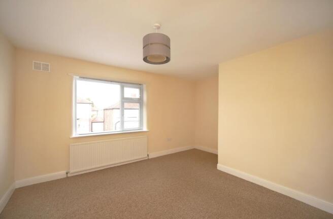 2 bed Semi-Detached to rent Image 4