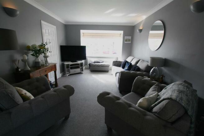 hingleyave,4lounge2.JPG