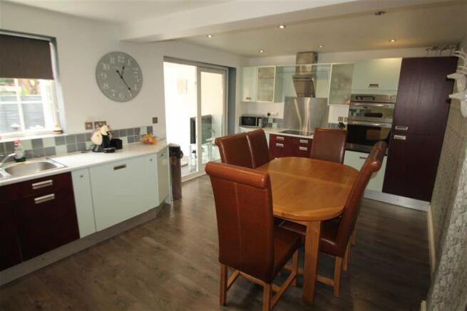 Kitchen/ Dining Room