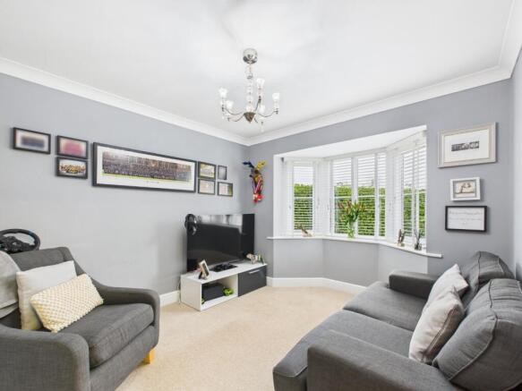 5 bed Detached for sale Image 7