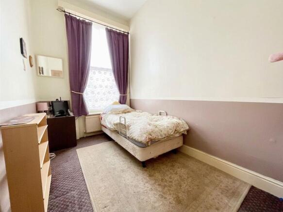 2 bed Flat for sale Image 5