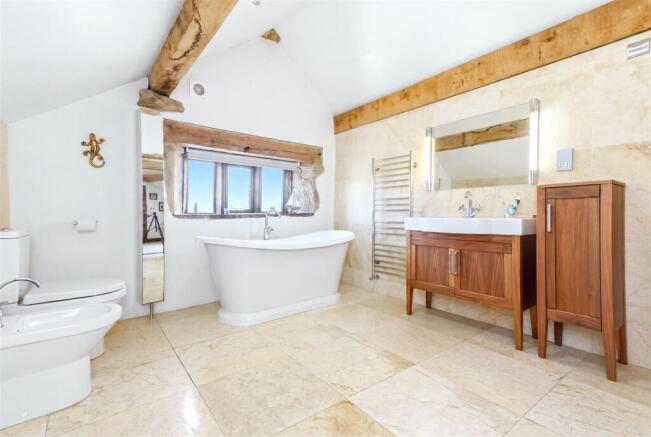 6 bed Detached for sale Image 11