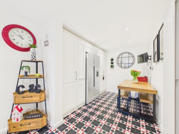 3 bed Semi-Detached for sale Image 6