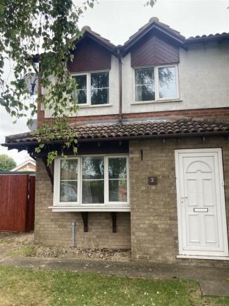3 Butlin Close (1).JPG
