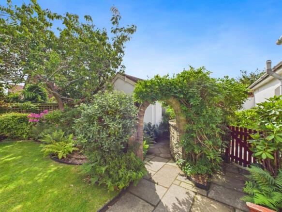 CAM02386G0-PR0138-STILL007