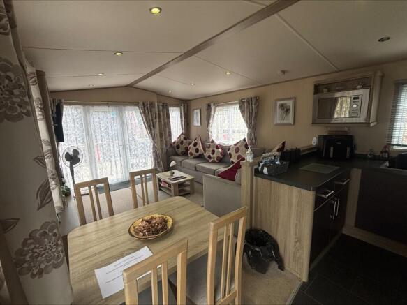 Two bed ABI Haywood, Caldecott Hall Country Park, Beccles Road, Fritton, Norfolk, NR31 9EY photo 5