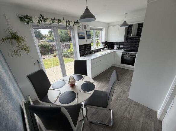 Modern Dining Kitchen