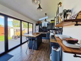 15, The Avenue, Moorends, Doncaster DN8 4NX