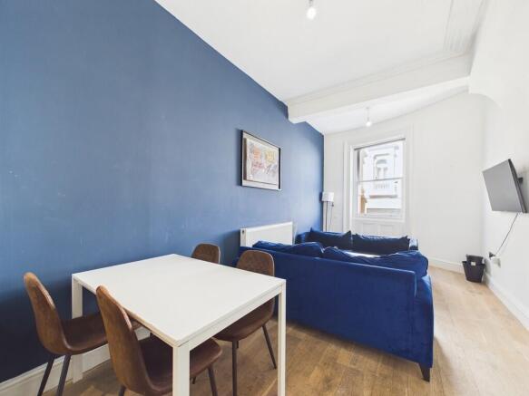 CAM04693G0-PR0110...