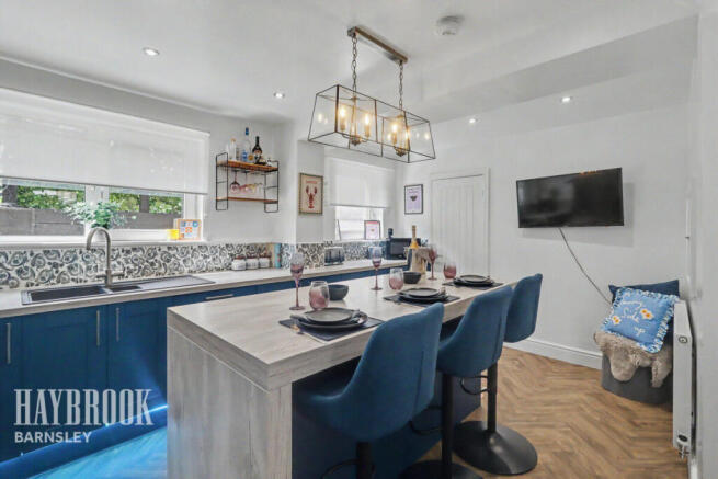 4 bed Semi-Detached for sale Image 5