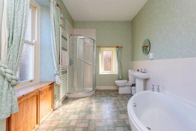 En-Suite Bathroom