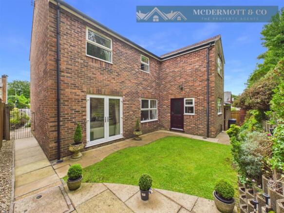 5 bed Detached for sale Image 6