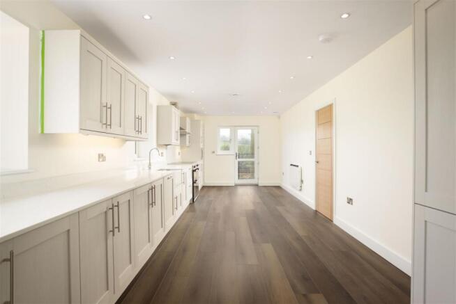 4 bed Semi-Detached for sale Image 5