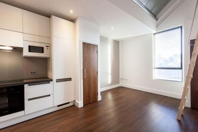 2 bed Apartment to rent Image 4