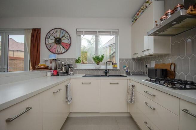 Kitchen pic 2.jpg