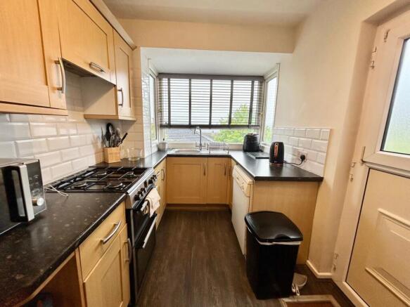 4 bed Semi-Detached for sale Image 5