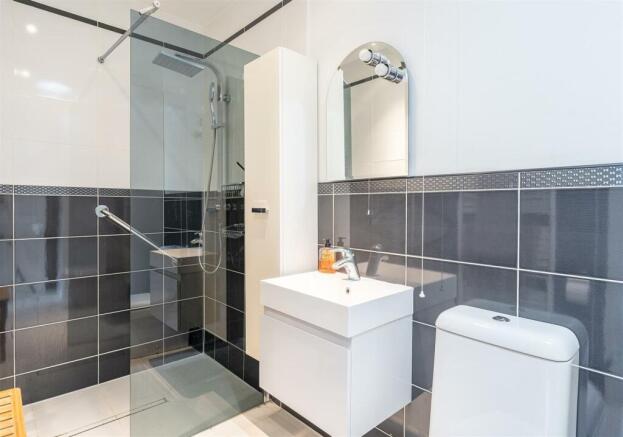 EN SUITE