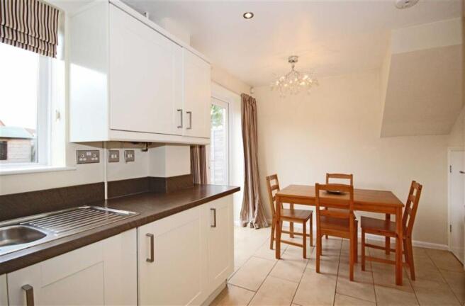 KITCHEN/DINING ROOM