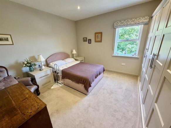 2 bed Apartment for sale Image 12