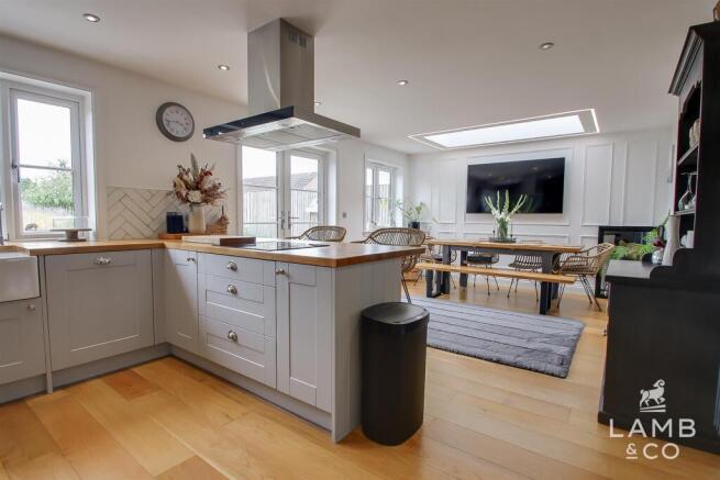 Harwich Road, Beaumont, Clacton-On-Sea photo 3